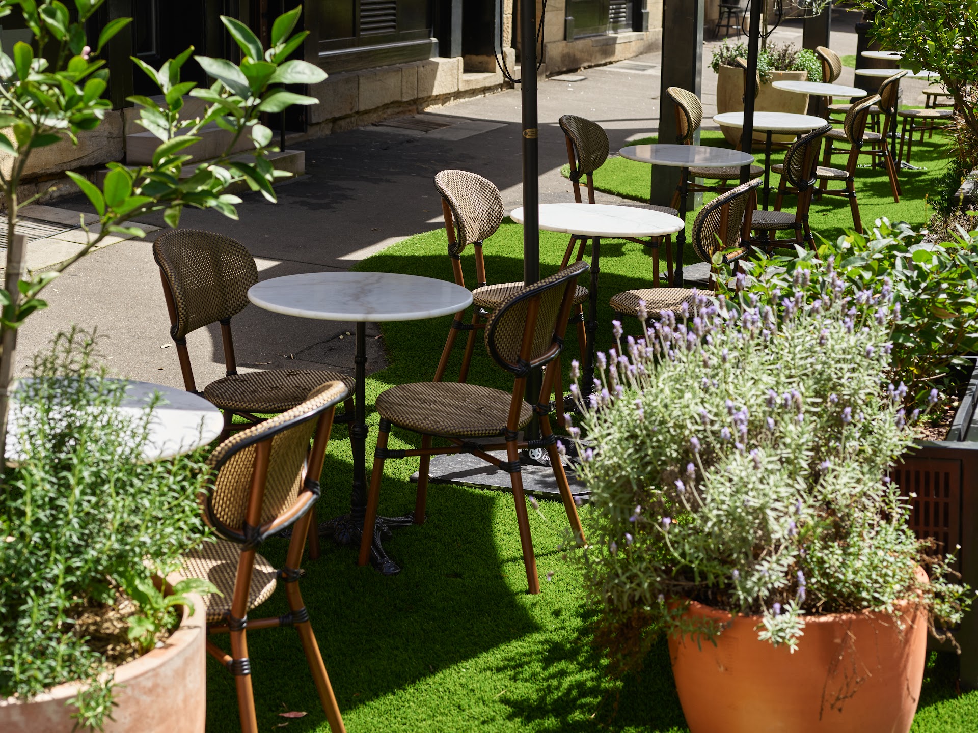 Outdoor seating at Frank Mac's on George Street